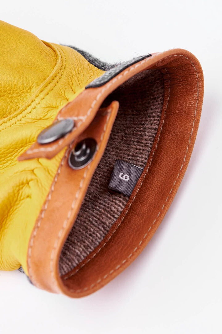 Gant en daim jaune et tricot de laine avec doublure chaude en laine, cuir souple et isolant.