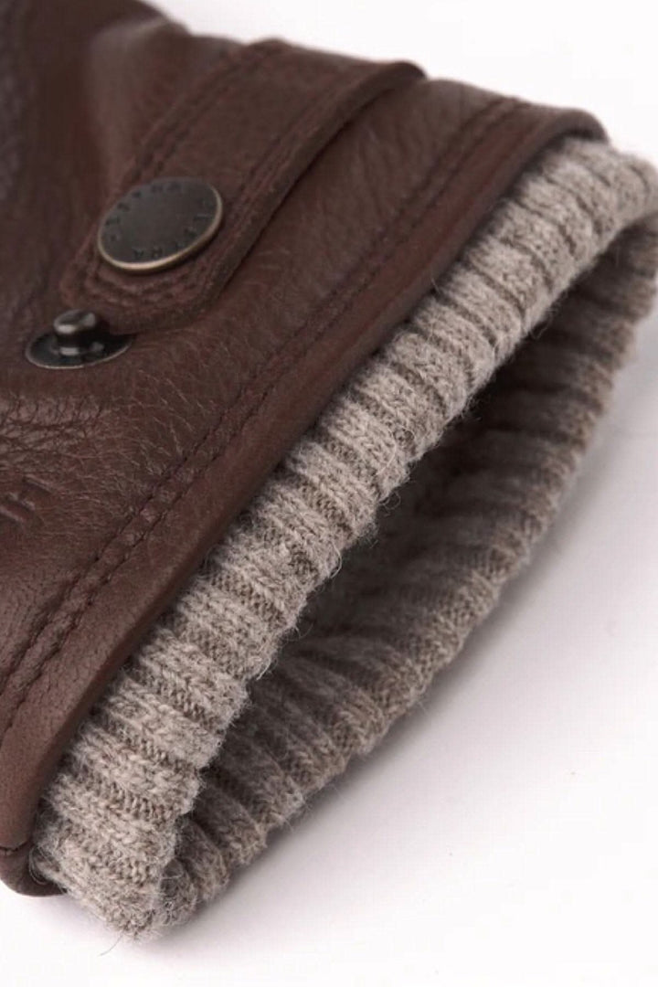Gant préformé en cuir d'élan marron avec rembourrage Primaloft et poignet en tricot doux.