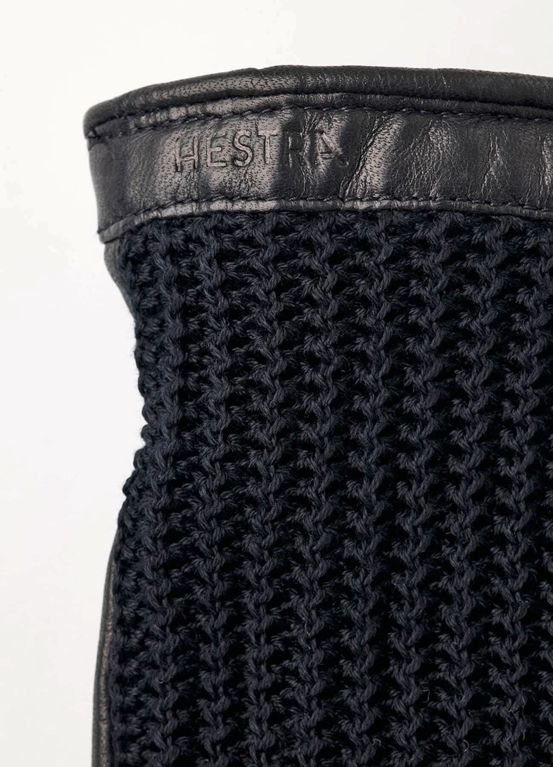 Gant HESTR en cuir noir avec dos en crochet, adapté pour l'automne et l'hiver.