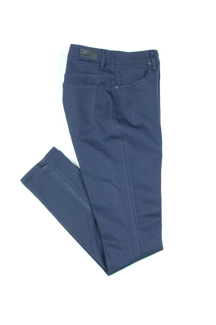 Jean Blade Infinite Navy, résistant et élégant, pour un style performant et durable.