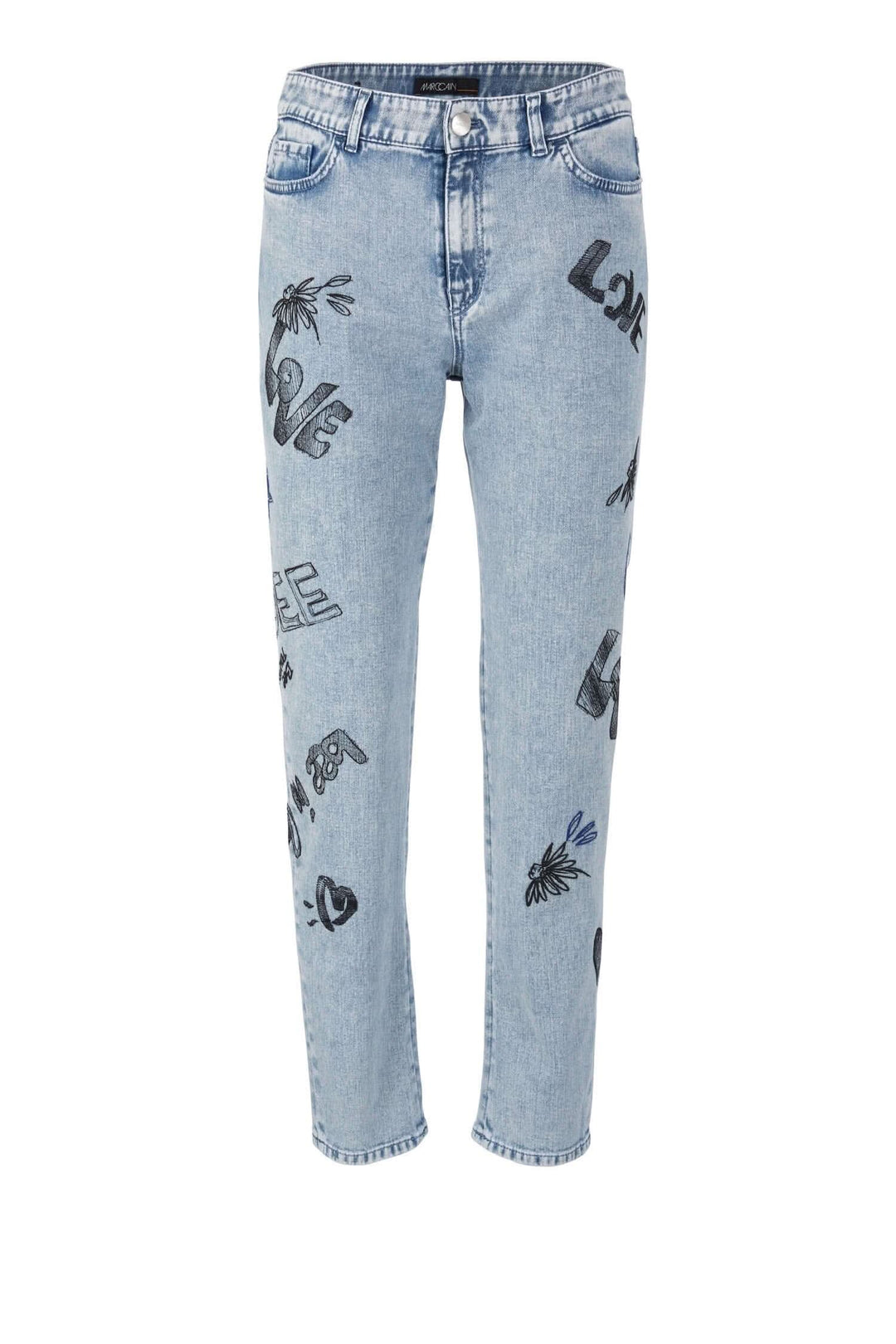 Jean brodé tendance avec écriture noire, style hippie rock, coupe décontractée et cinq poches.