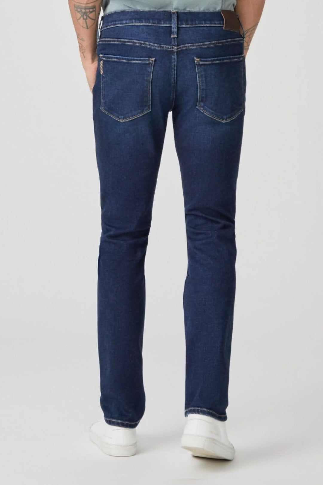 Jeans Lennox Danfrey en délavage foncé avec coupe étroite et détails de moustaches.