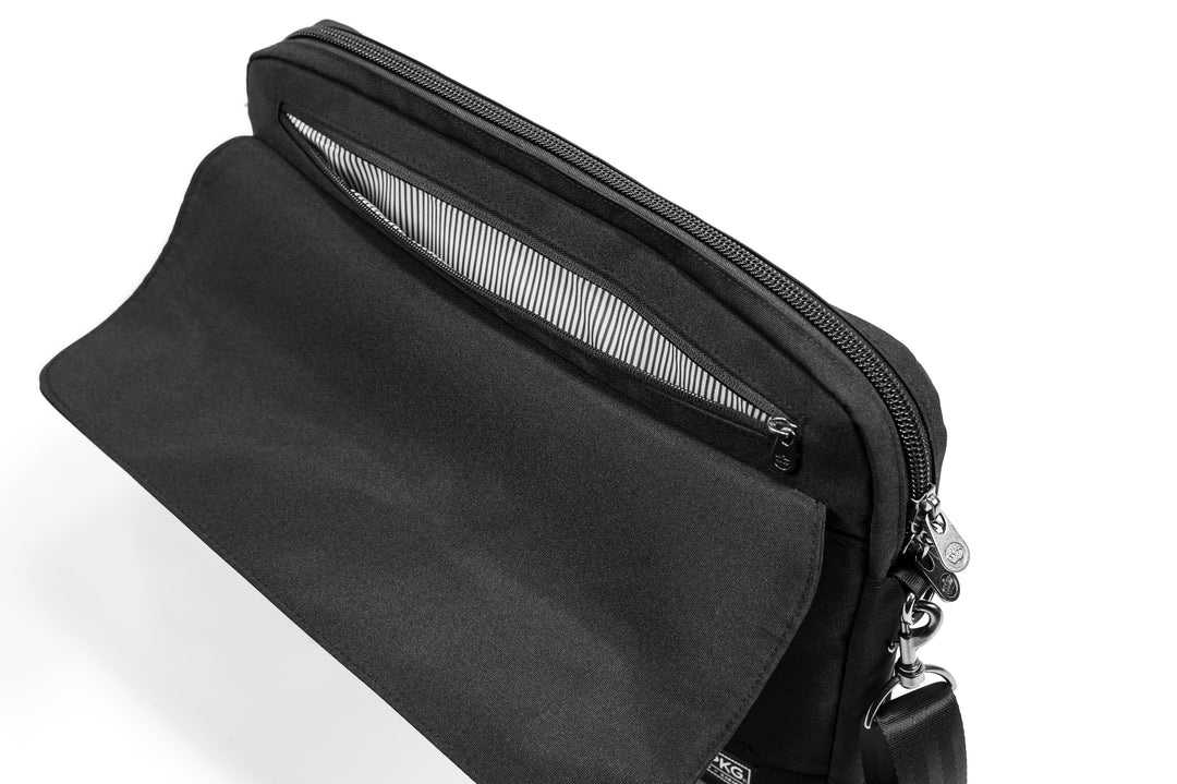 Sac messager PKG Richmond 10L avec rabat magnétique et compartiment pour ordinateur portable.
