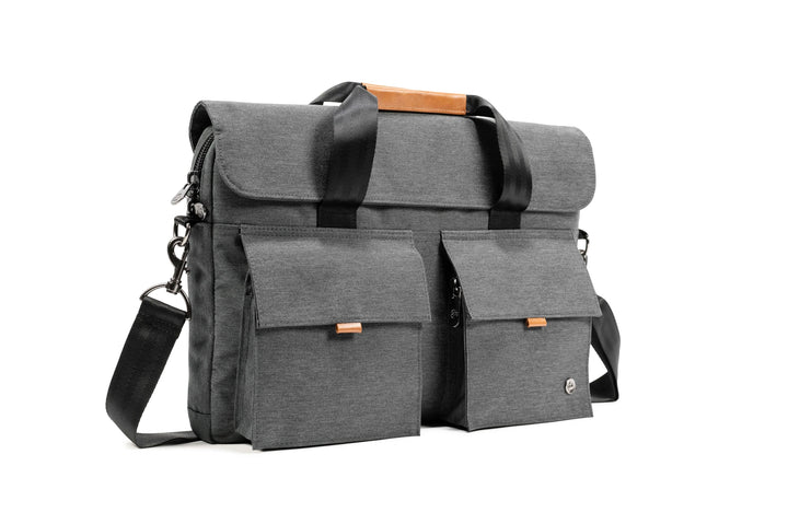 Sac messager PKG Richmond 10L en gris avec poches et rabat magnétique, conçu pour l&