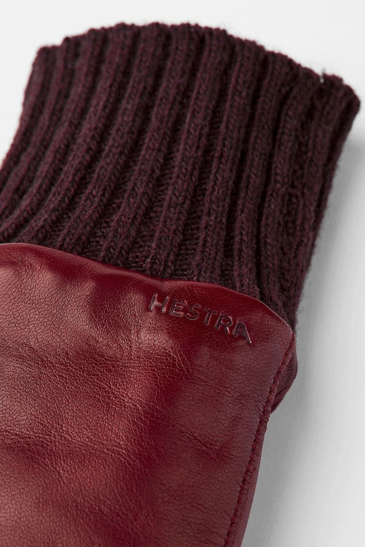 Mitaines Tina en cuir de mouton, doublure Primaloft, poignets en tricot côtelé, couleur bordeaux.