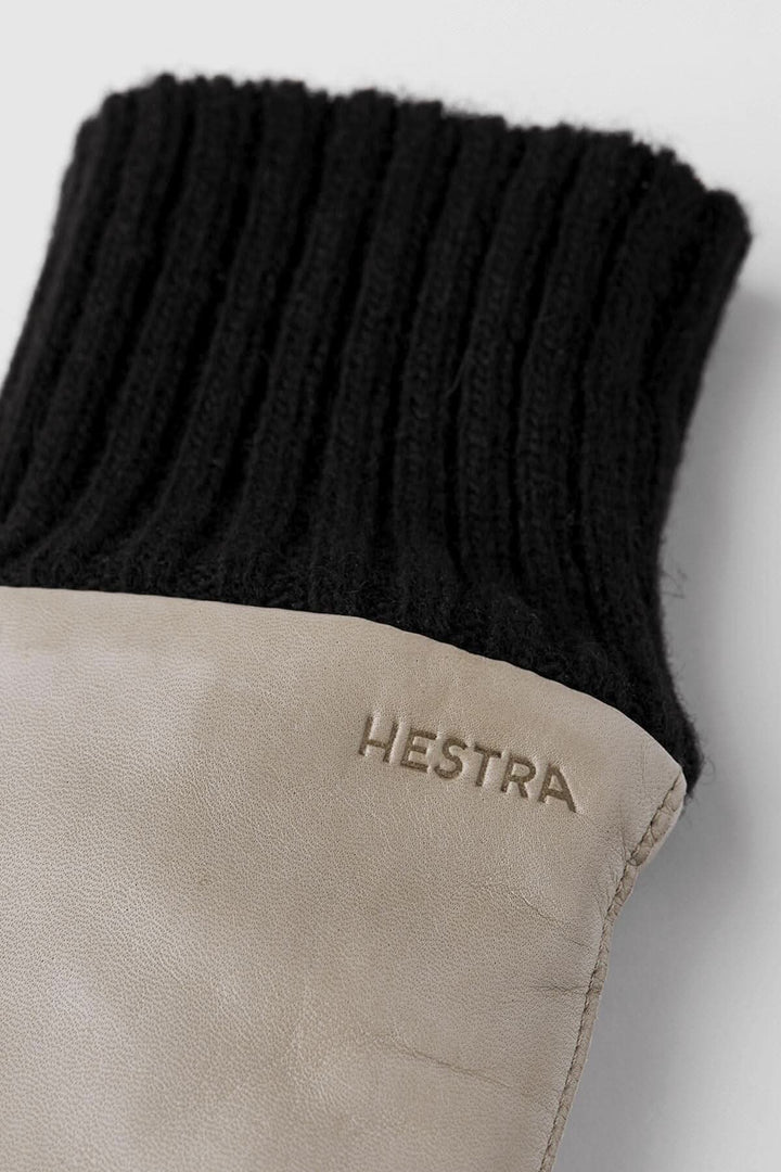Mitaines Tina en cuir de mouton avec poignets en tricot côtelé, couleur beige et noir.
