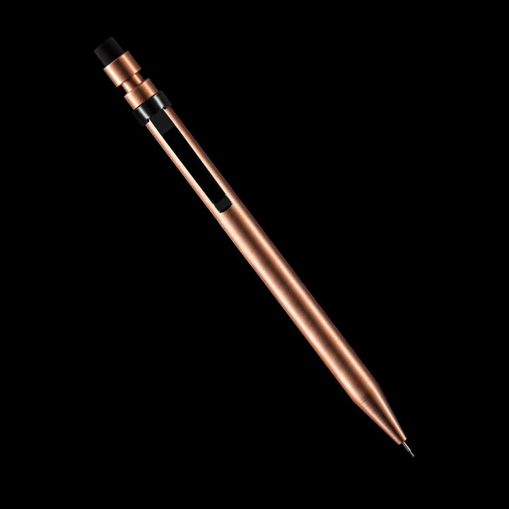 Crayon Modern Fuel en métal solide, design élégant et pièces parfaitement assemblées sans plastique.