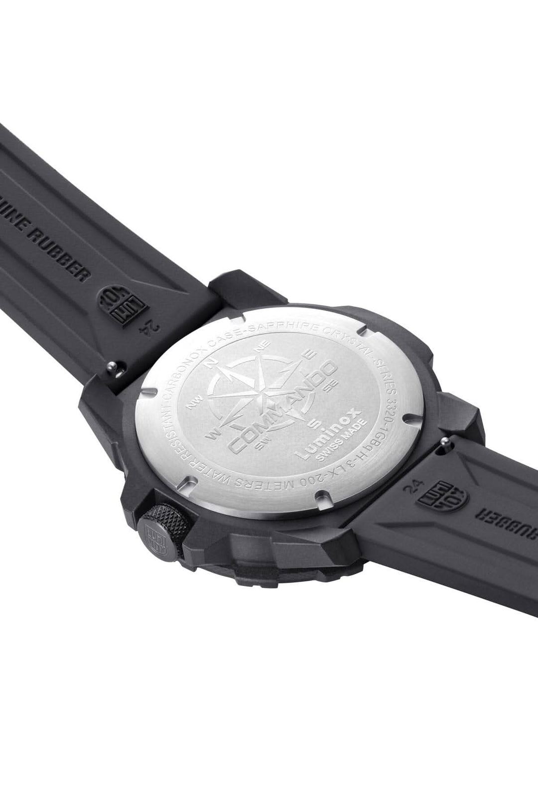 Montre Commando Raider 3321 de Luminox, arrière en acier inoxydable et bracelet en caoutchouc.