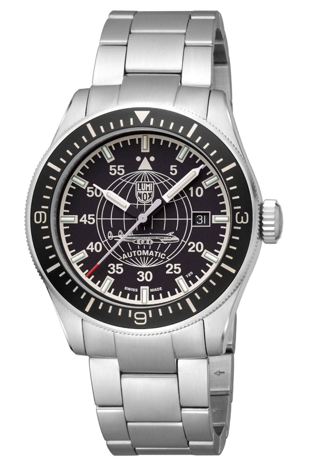 Montre Luminox automatique avec cadran noir et bracelet en acier, résistante à 100 mètres, pour toutes occasions.