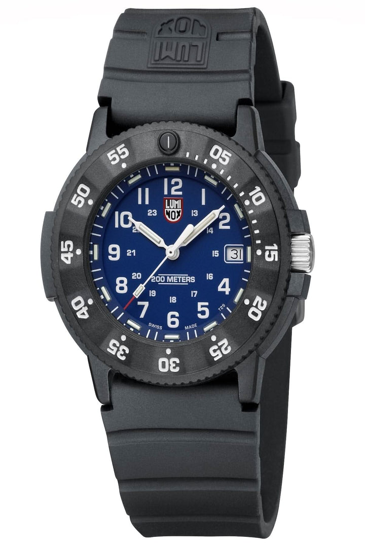 Montre Luminox Navy SEAL 3003.EVO avec cadran bleu et bracelet en silicone noir, étanchéité 200 mètres.