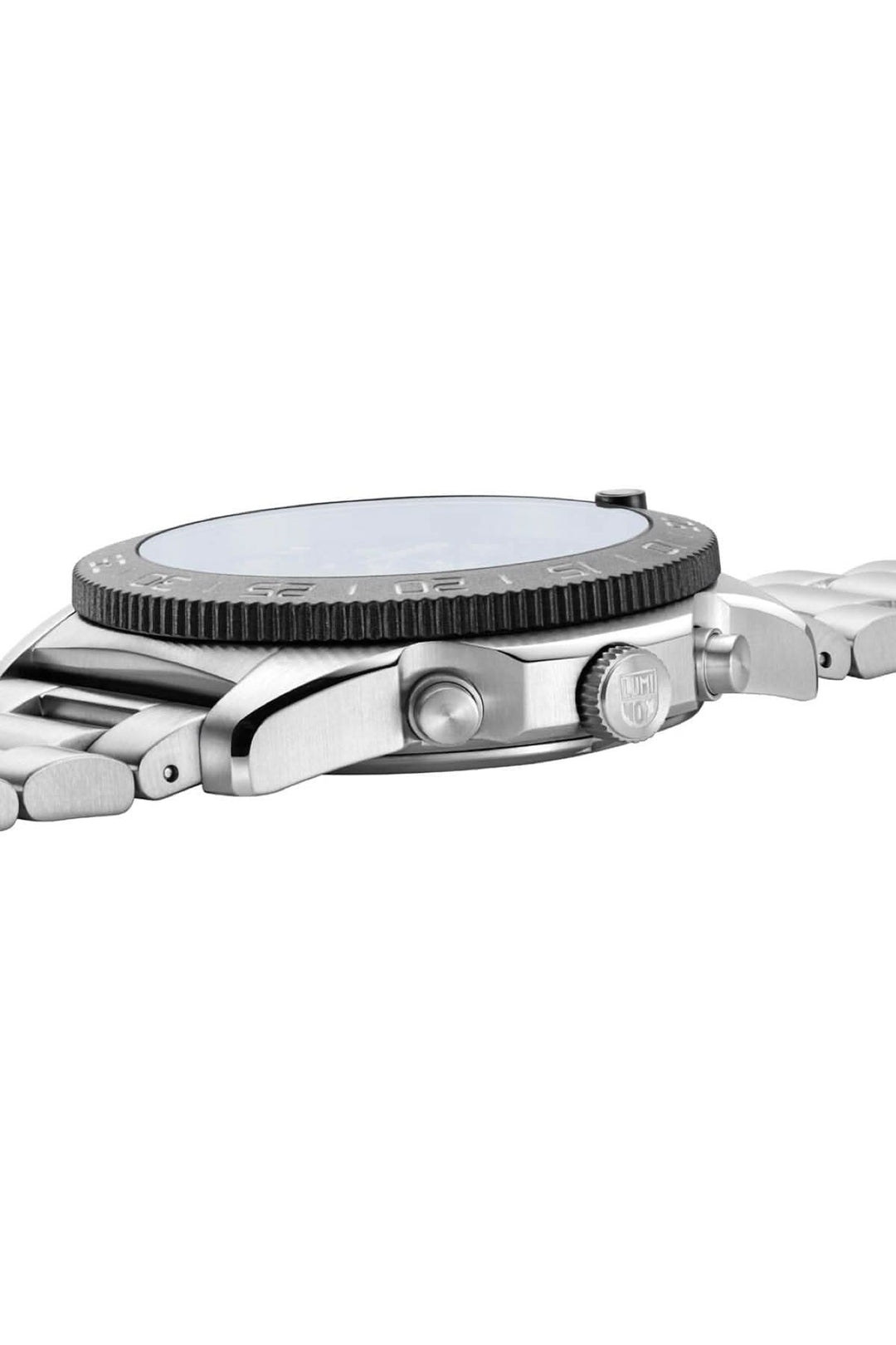 Montre Luminox Pacific Diver 3142, boîtier en acier inoxydable, lunette en CARBONOX™, bracelet en caoutchouc.