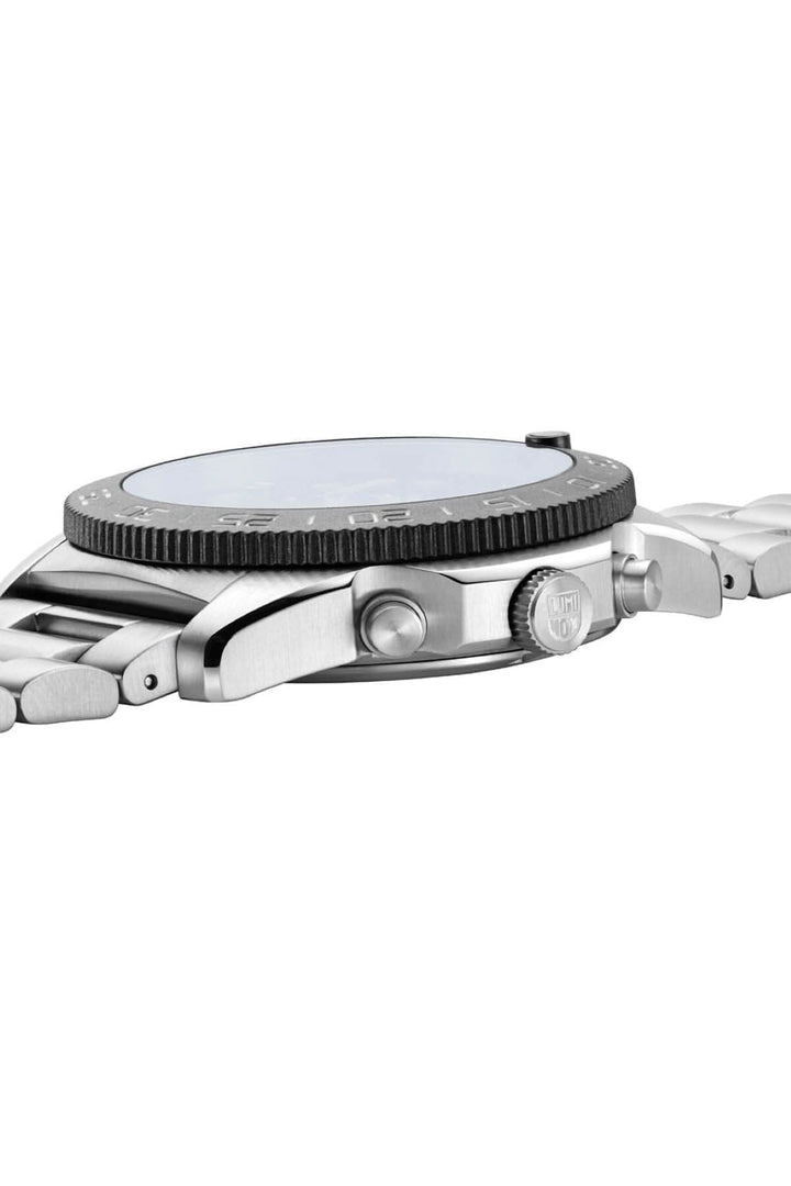 Montre Luminox Pacific Diver 3142, boîtier en acier inoxydable, lunette en CARBONOX™, bracelet en caoutchouc.