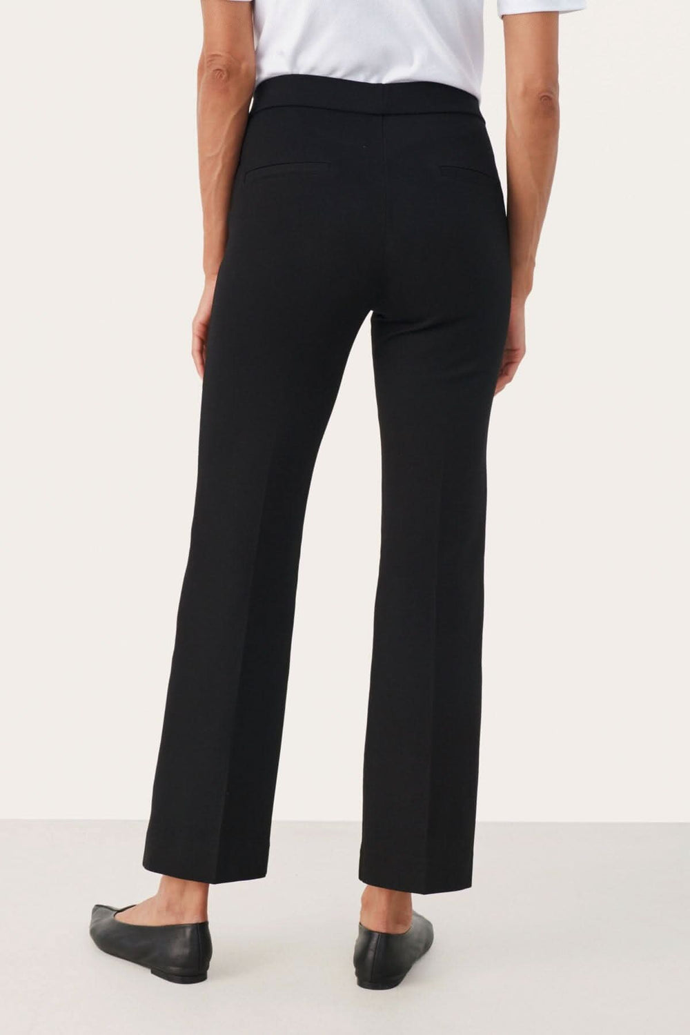 Pantalon classique Ponta, coupe droite, bande élastique à la taille, noir, vue arrière.