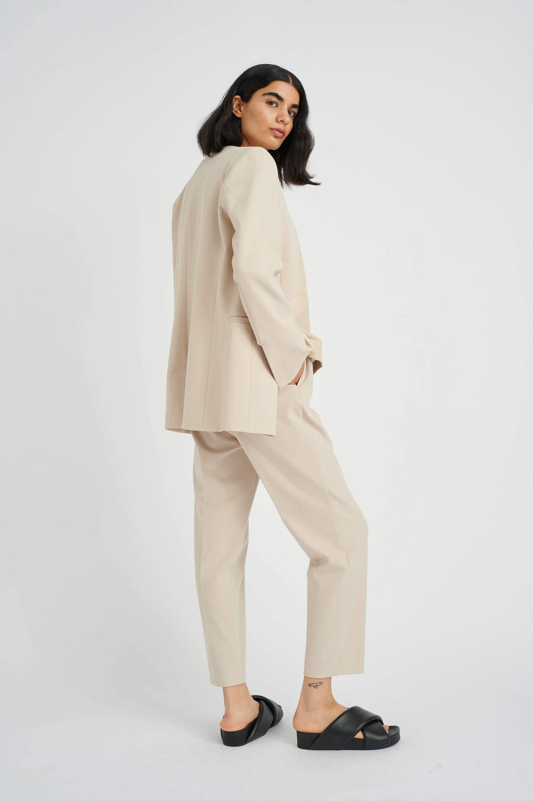 Femme vêtue d&