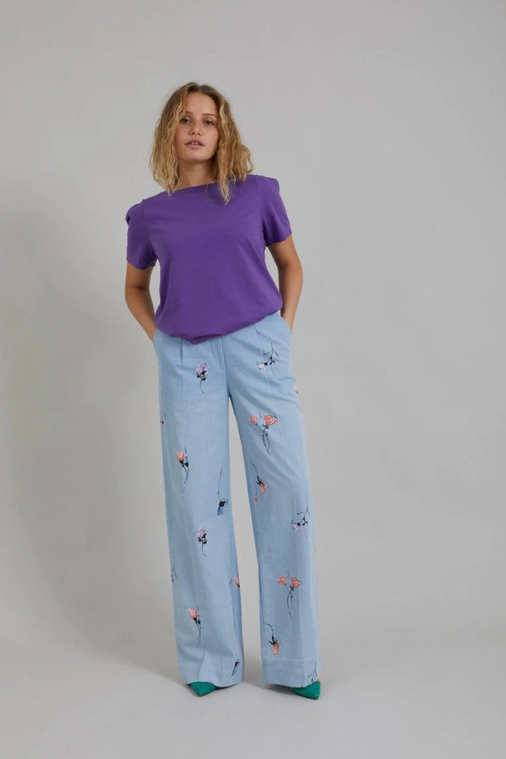 Pantalon large avec imprimé floral en denim Femme - Bas - Pantalon coster