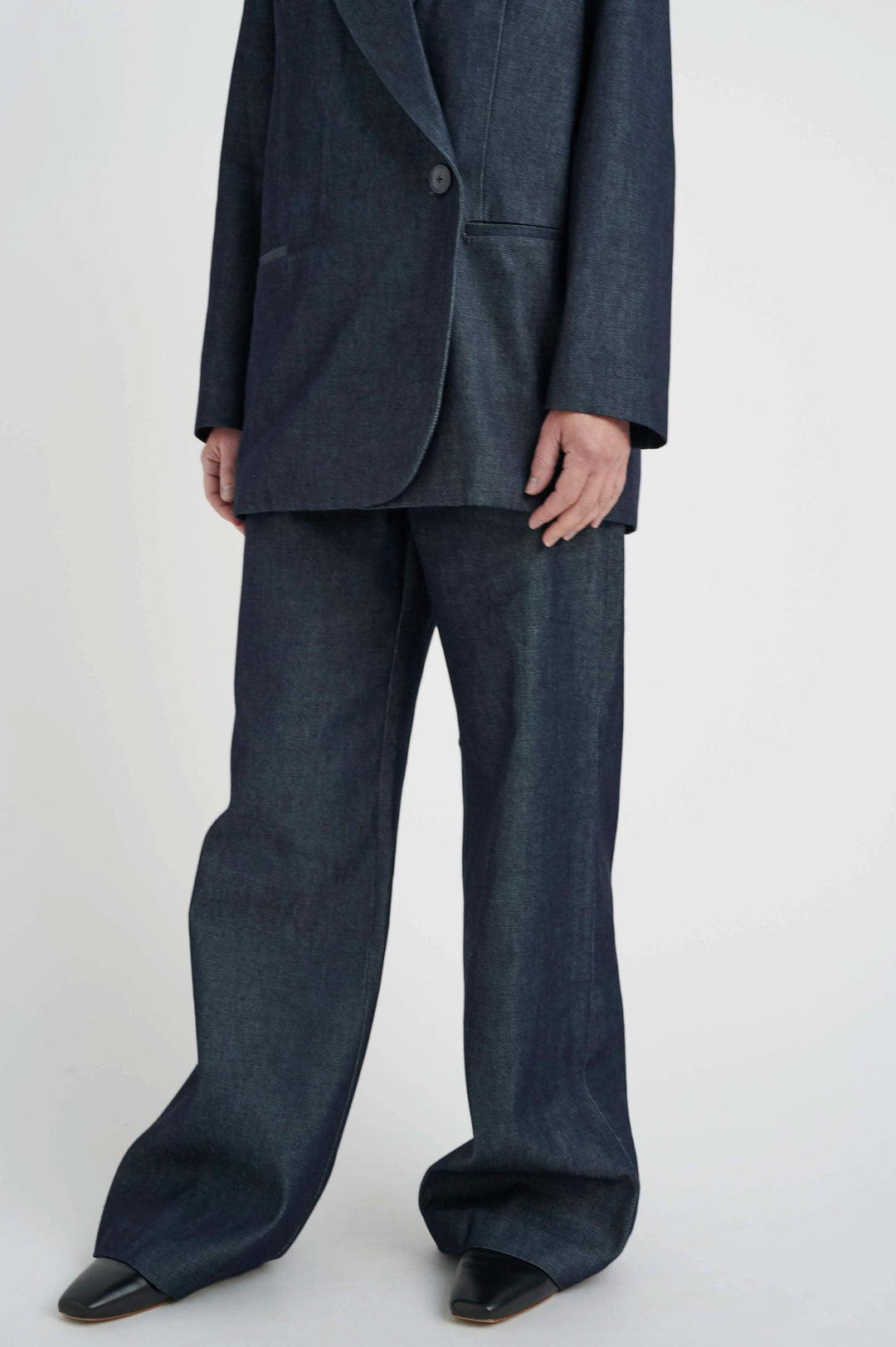 Pantalon Magdal Zella en denim avec jambes larges, coupe classique, taille haute et look élégant.