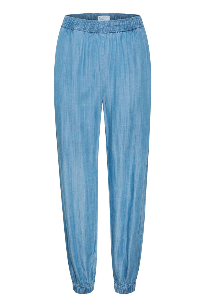 Pantalon Vilma en lyocell bleu clair, coupe décontractée style jogging avec élastique à la taille et aux chevilles.