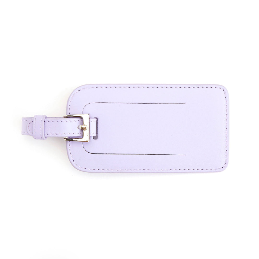 Étiquette à bagages en cuir violet avec boucle, design élégant pour voyager avec style.