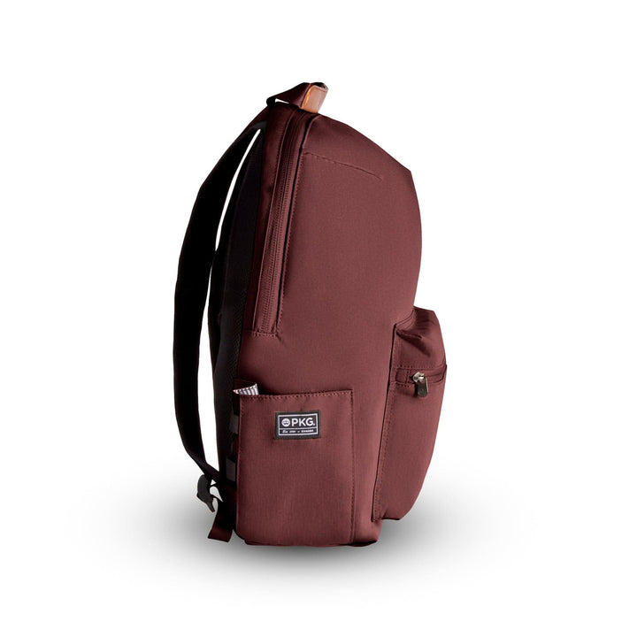 Sac à dos PKG Granville 22L en polyester recyclé, poche avant pour essentiels, design simple et élégant.