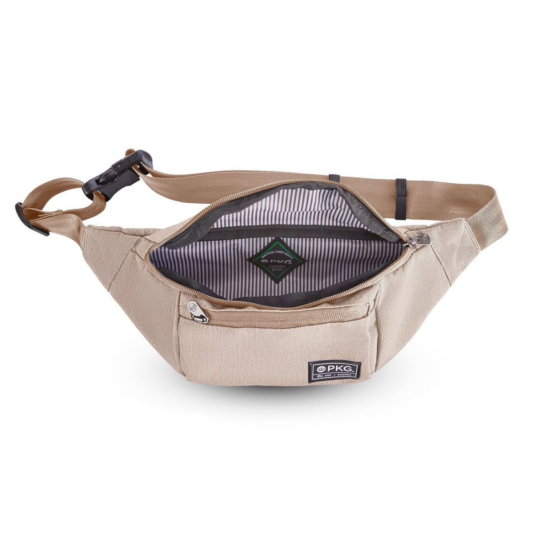 Intérieur du sac à bandoulière recyclé PKG Bremner, tissu beige avec poche zippée et doublure rayée.