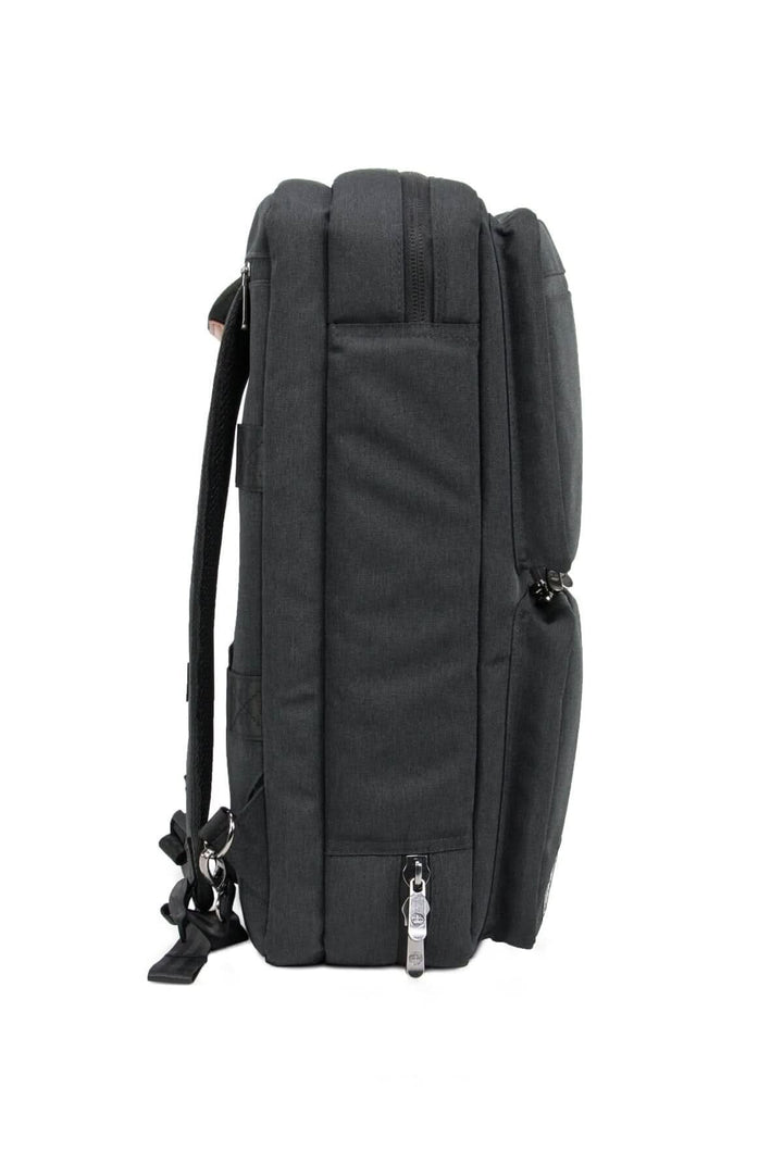 Sac à dos messager recyclé PKG Trenton 31L vue latérale, en polyester 600D résistant aux intempéries.