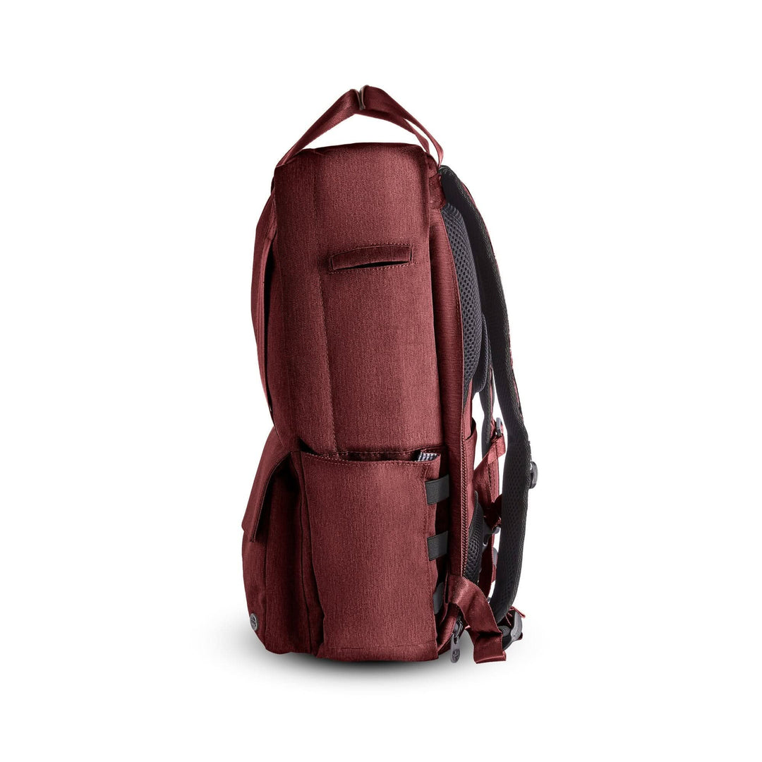 Sac à dos PKG Rosseau recyclé 19L en vue latérale, fabriqué en polyester durable, design fonctionnel.