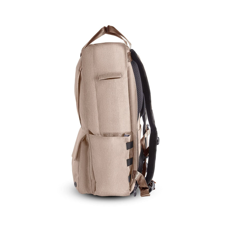 Vue latérale du sac à dos PKG Rosseau recyclé 19L avec poches et design élégant.