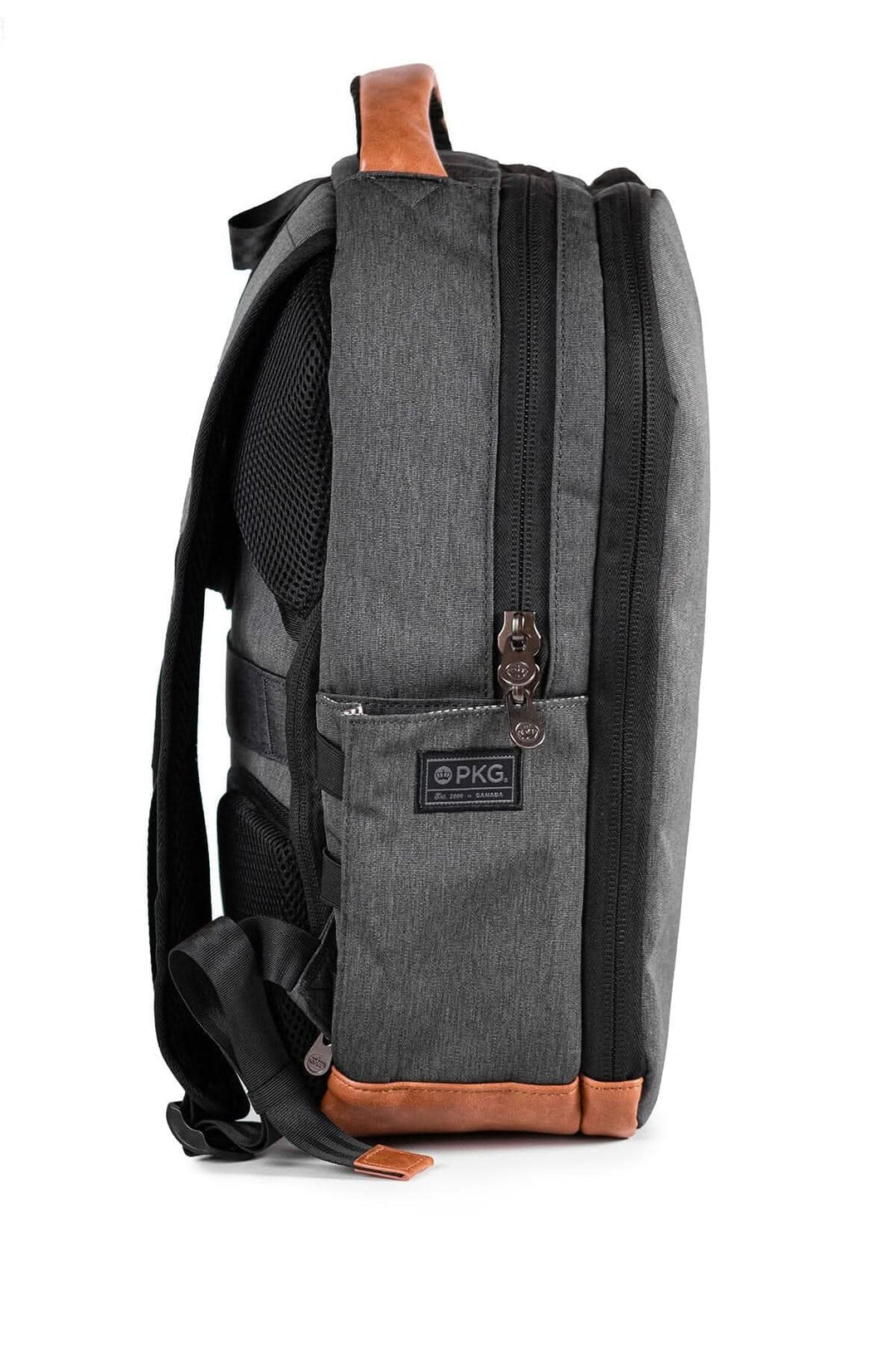 Sac à dos recyclé PKG Durham commuter 17L avec profil mince et tissu résistant aux intempéries.