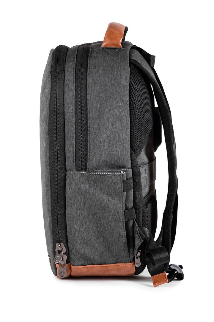 Sac à dos recyclé PKG Durham Commuter 17L, profil mince et rangement fonctionnel en polyester recyclé.