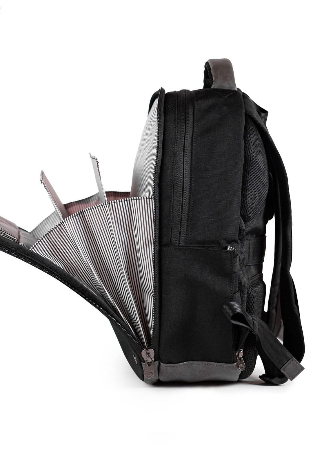 Sac à dos recyclé PKG Durham Commuter 17L avec poche avant en accordéon pour une organisation optimale.