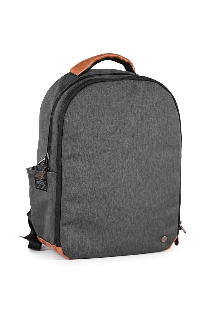 Sac à dos recyclé PKG Durham 17L, design moderne, tissu polyester résistant, fonctionnalités pratiques pour le quotidien.