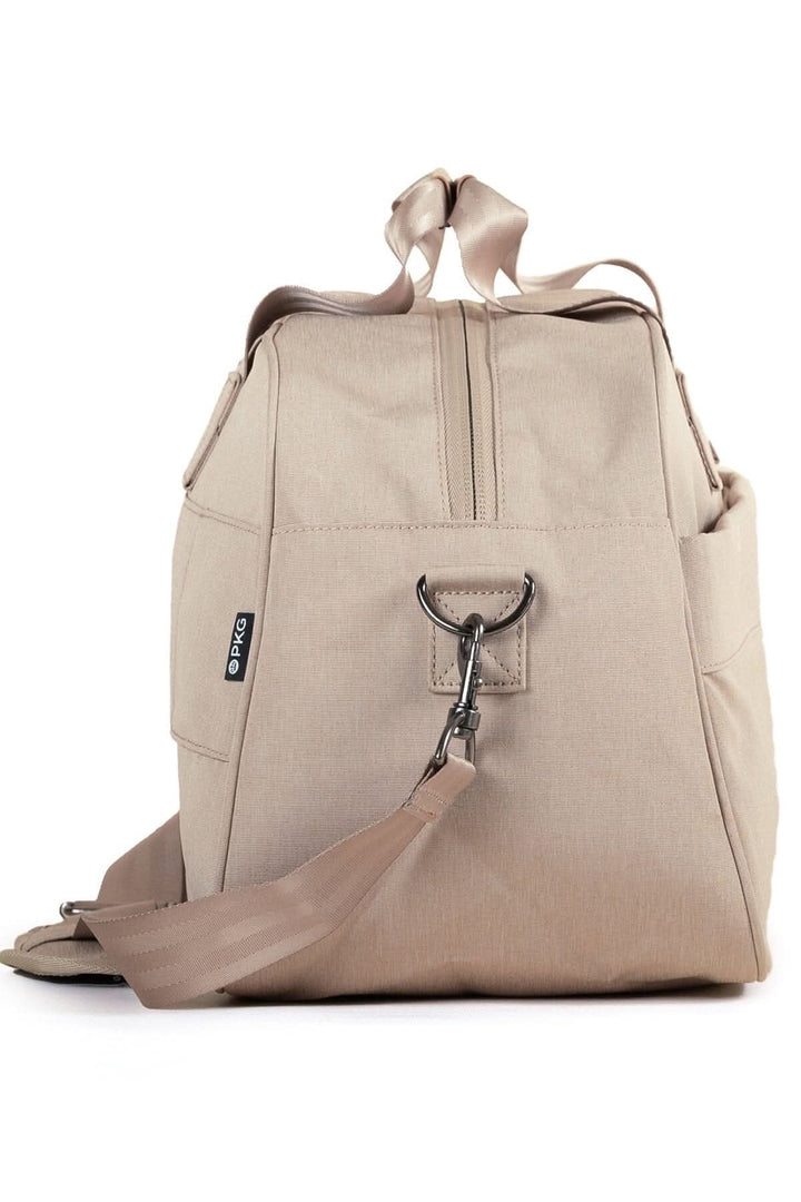 Sac de sport recyclé PKG Westmount 26L beige avec sangle rembourrée et poignet.