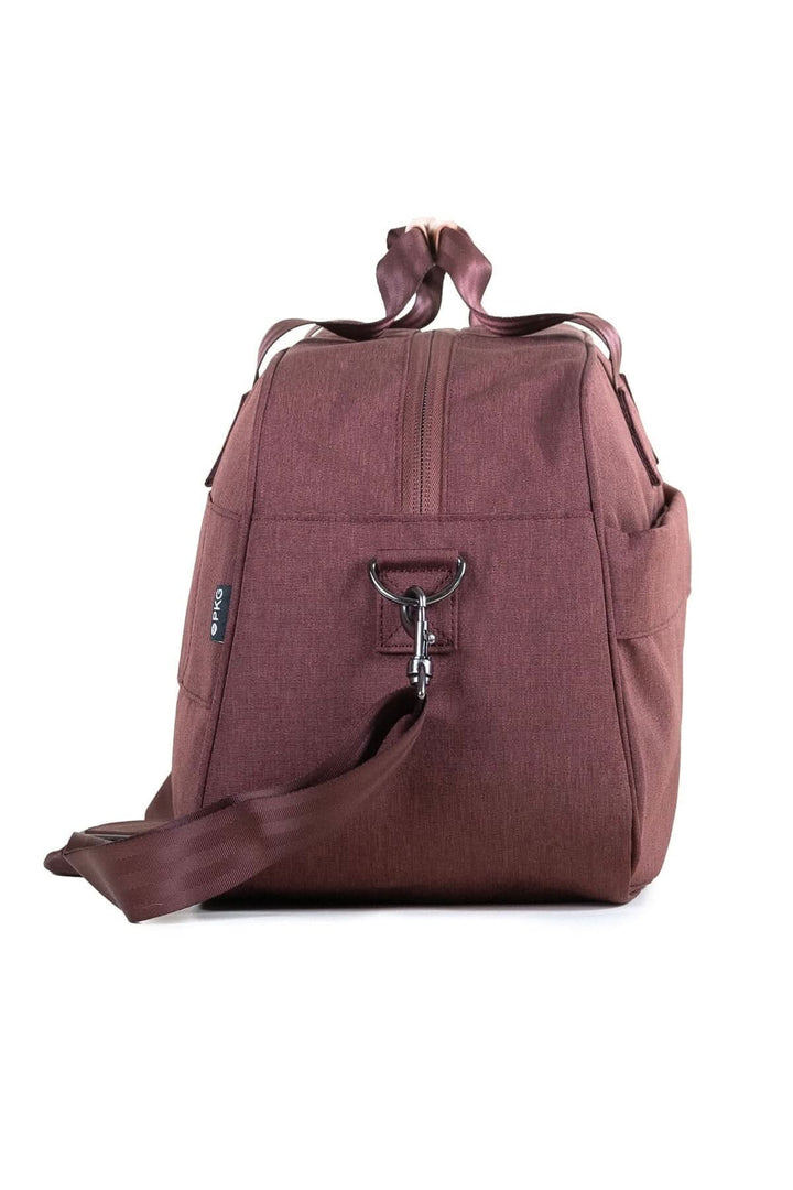 Sac de sport recyclé Westmount 26L en polyester résistant, avec poignée et sangle rembourrée.