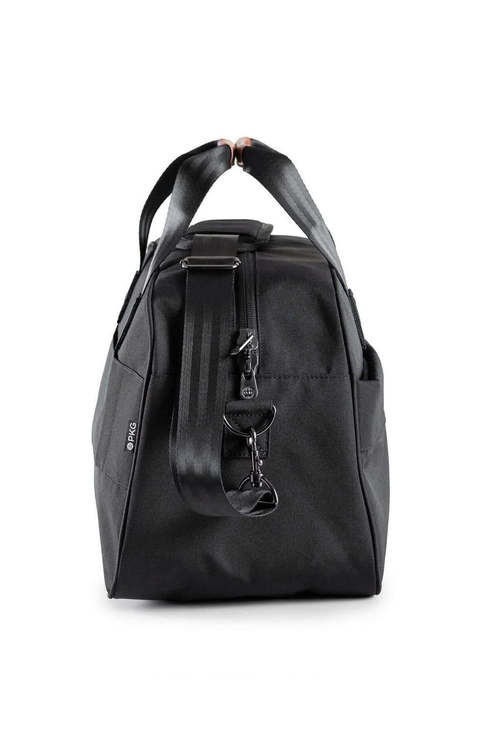Sac de sport recyclé PKG Westmount 26L, résistant à l'eau, avec sangle rembourrée et accents en cuir végétalien.