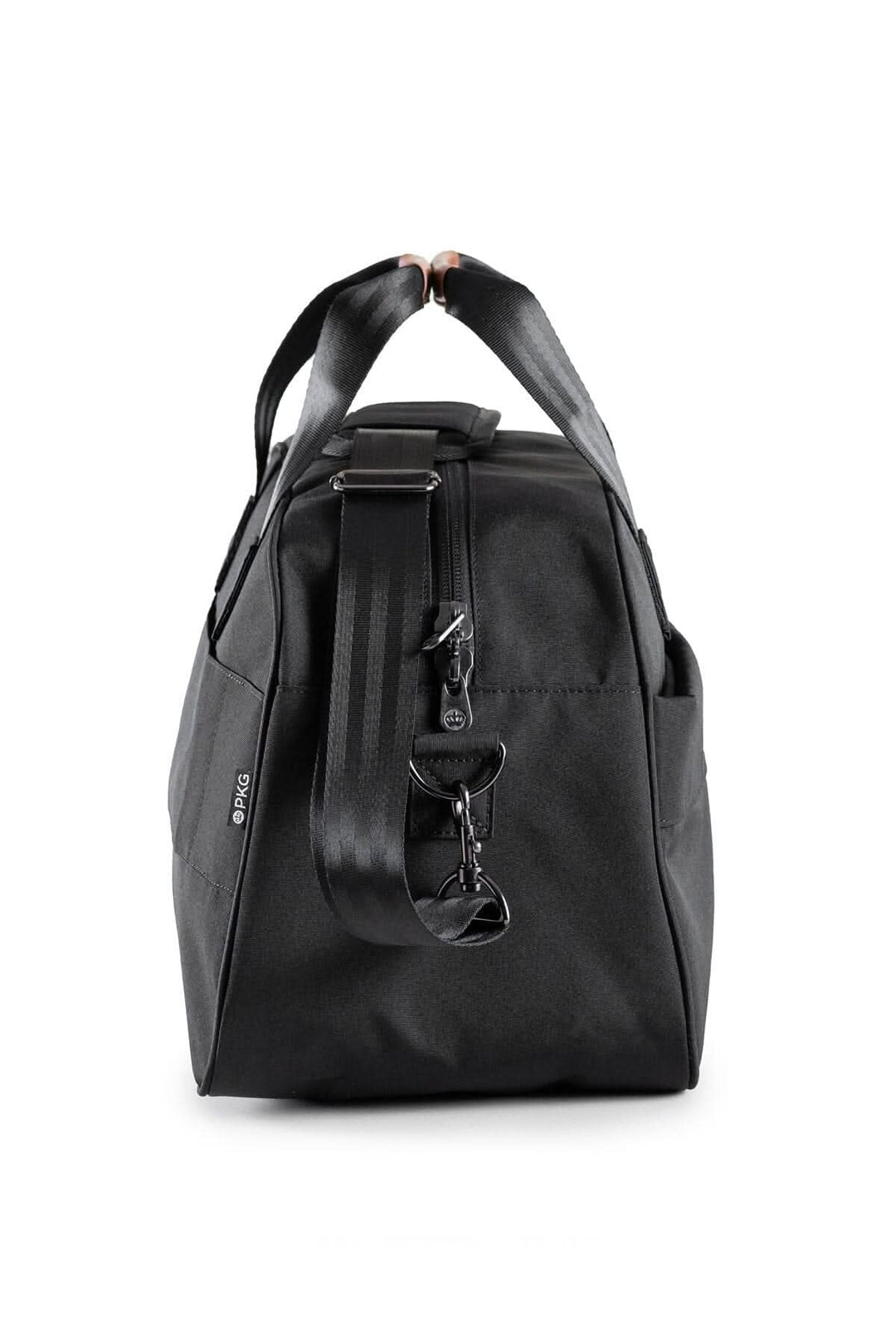 Sac de sport recyclé PKG Westmount 26L, résistant à l'eau, avec sangle rembourrée et accents en cuir végétalien.