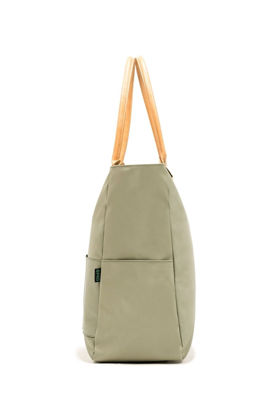 Sac fourre-tout recyclé de 33L en tissu imperméable, couleur vert clair, avec anses en bois.