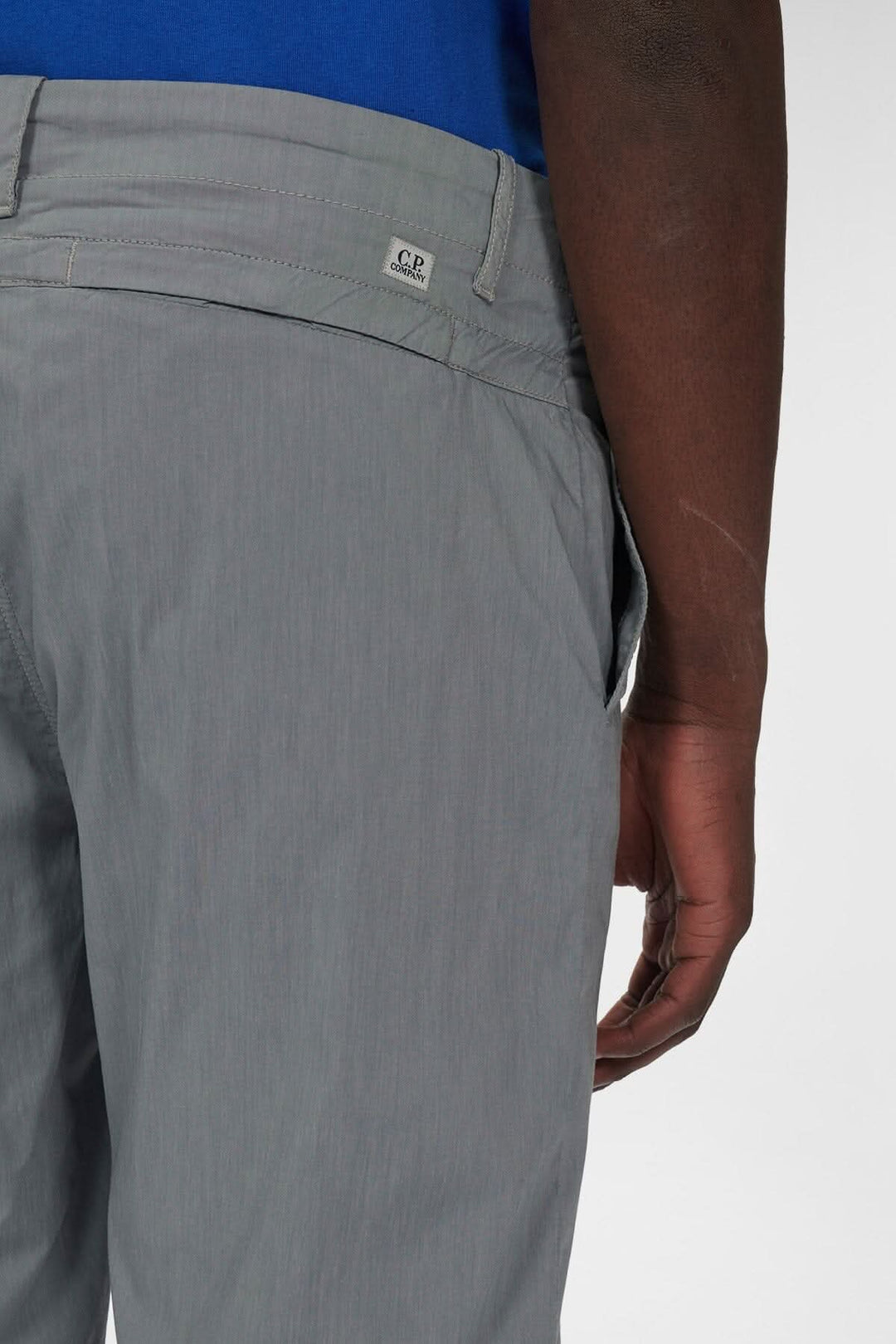 Short en stretch gris avec détail logo C.P. Company sur l&