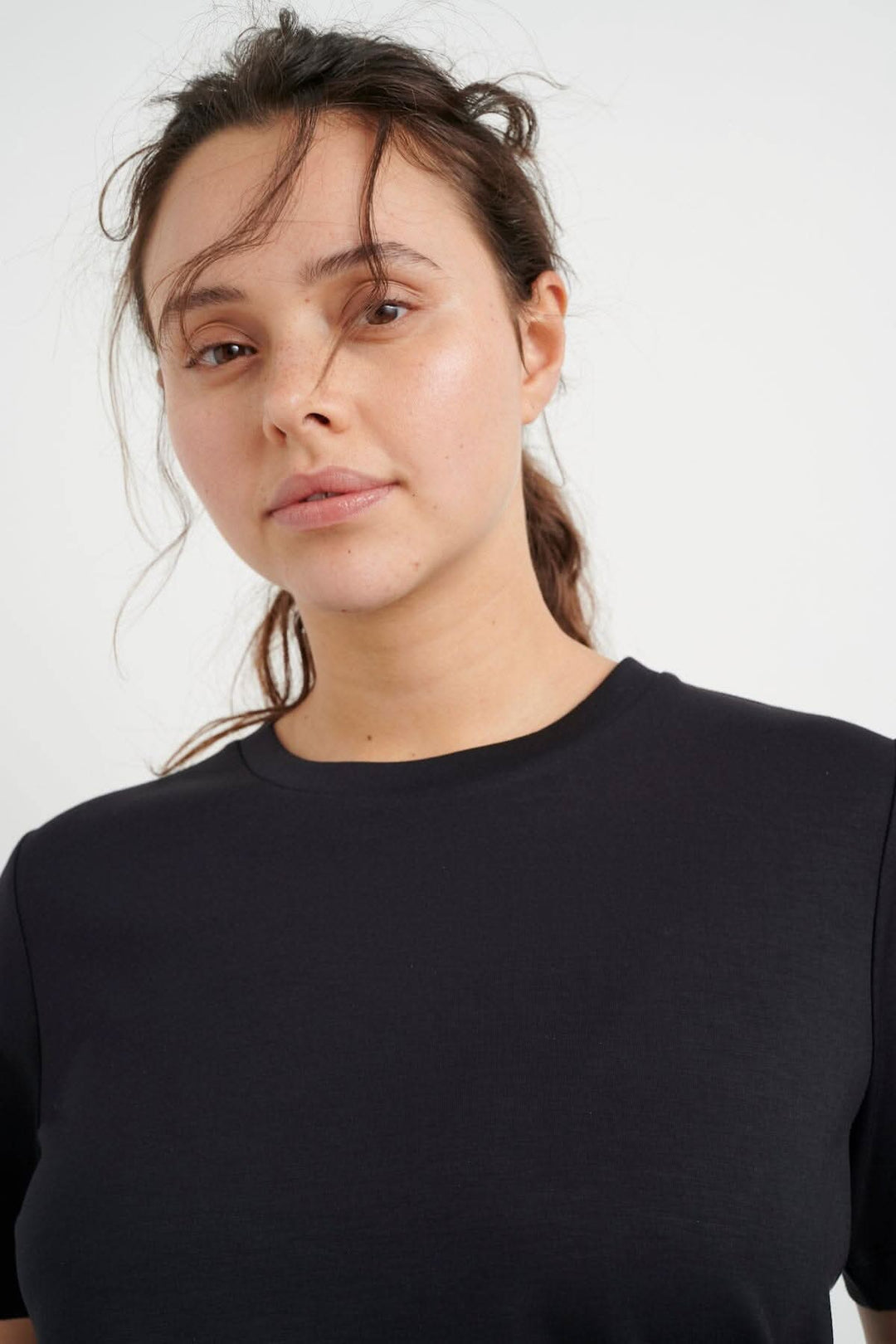 T-shirt velouté Vincent noir, coupe classique, confort exceptionnel, col rond et manches courtes.